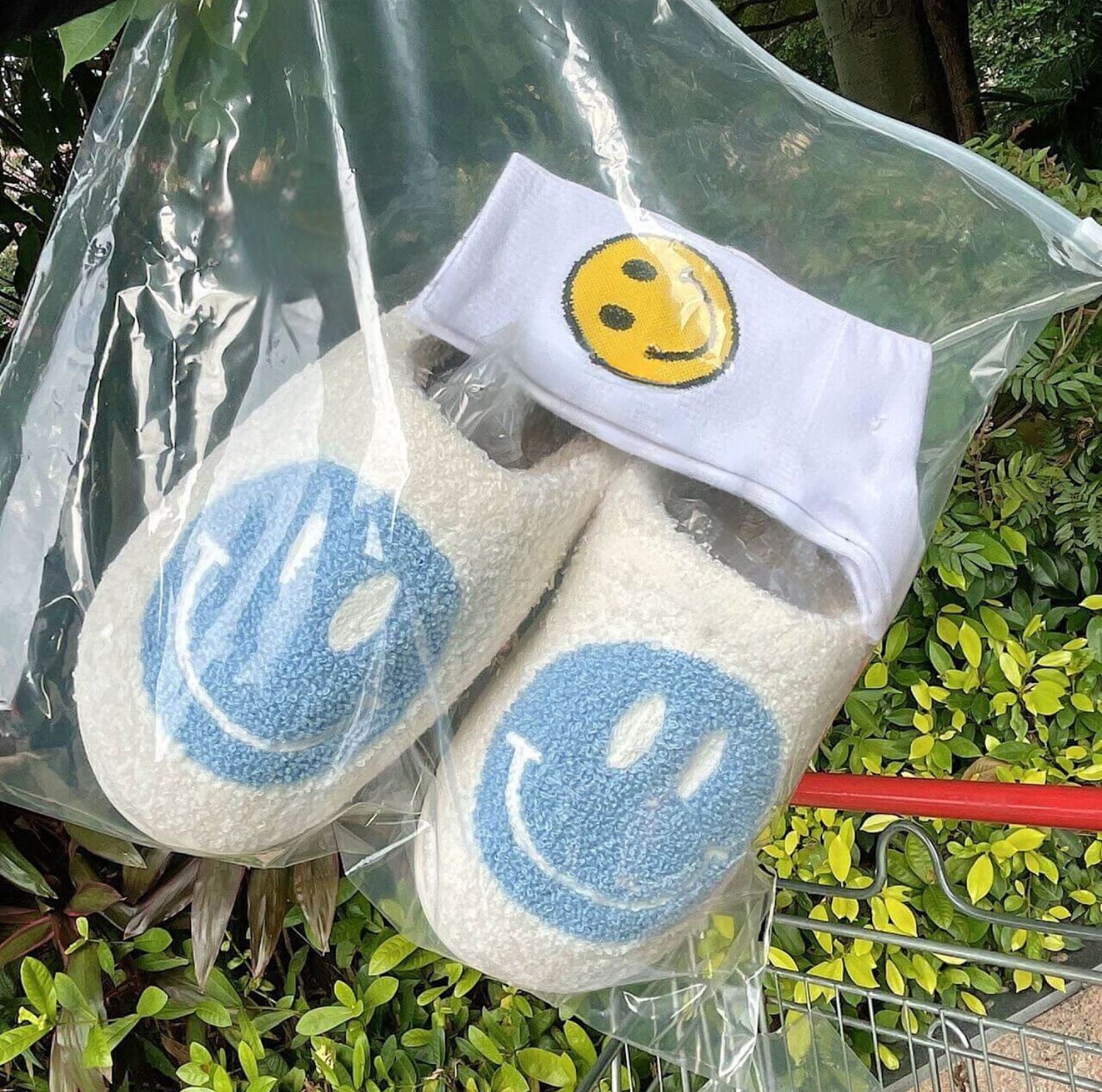 Serenosole™ HappySteps Smiley Flip Flops | Bring a Lsmile in every step with cozy comfort! (1+1 FREE)