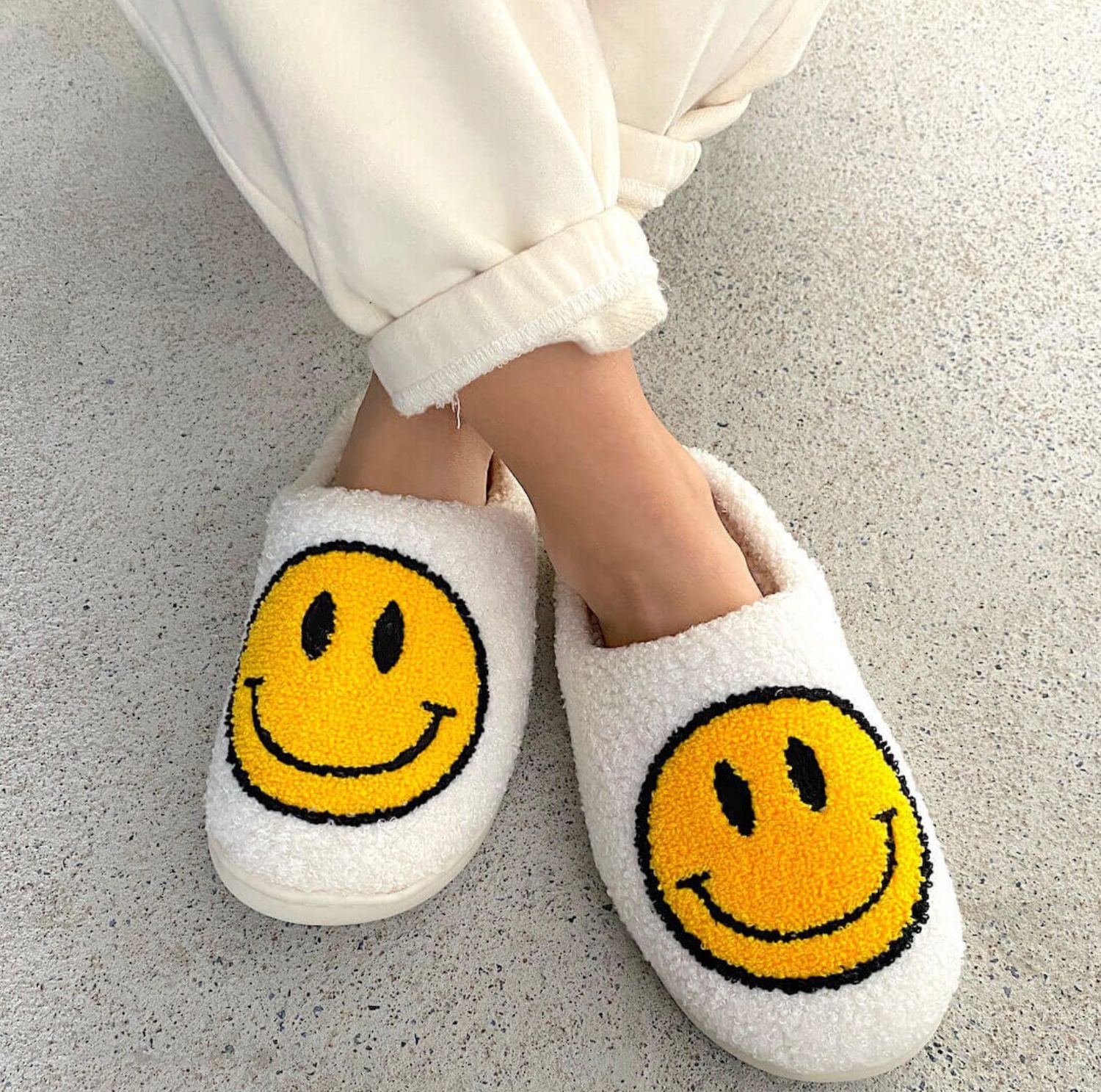 Serenosole™ HappySteps Smiley Flip Flops | Bring a Lsmile in every step with cozy comfort! (1+1 FREE)